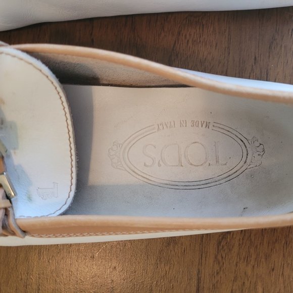 Tod's Ladies White & Tan Leather Gommino Driving Loafers. EEEUC. Size 6-1/2 - Picture 14 of 15